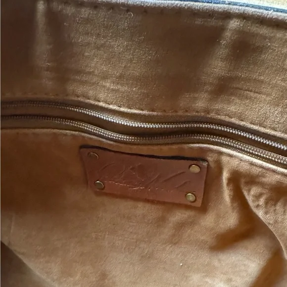 Patricia Nash Tan Leather Rosolini Floral Tooled Buckle Crossbody Saddle Bag - Picture 4 of 10